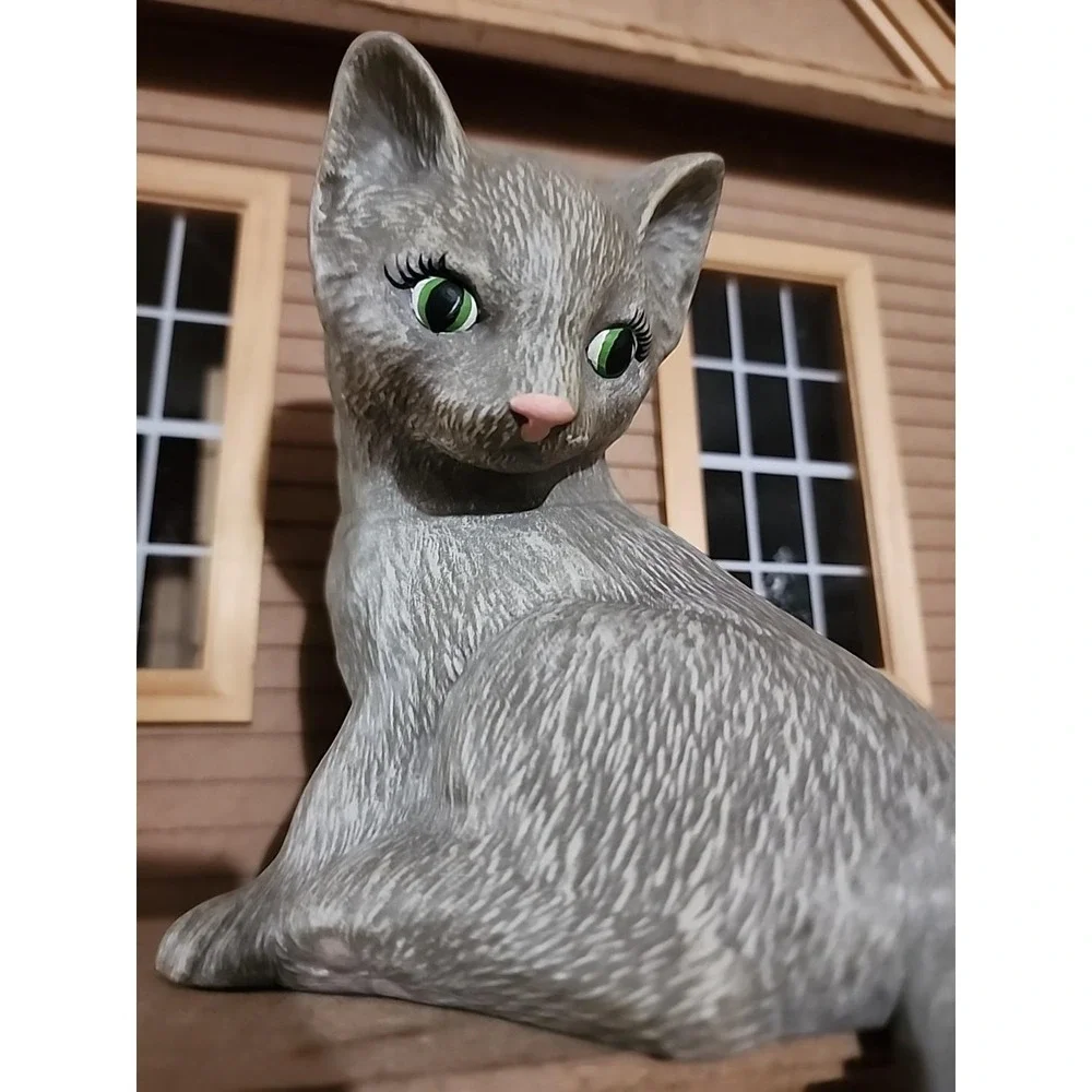 vintage ceramic Cat shelf sitter Handpainted 7 Inches W/tail Gray Green Eyes